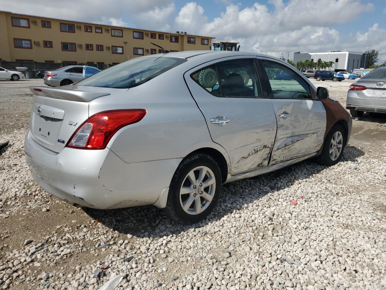 2014 NISSAN VERSA