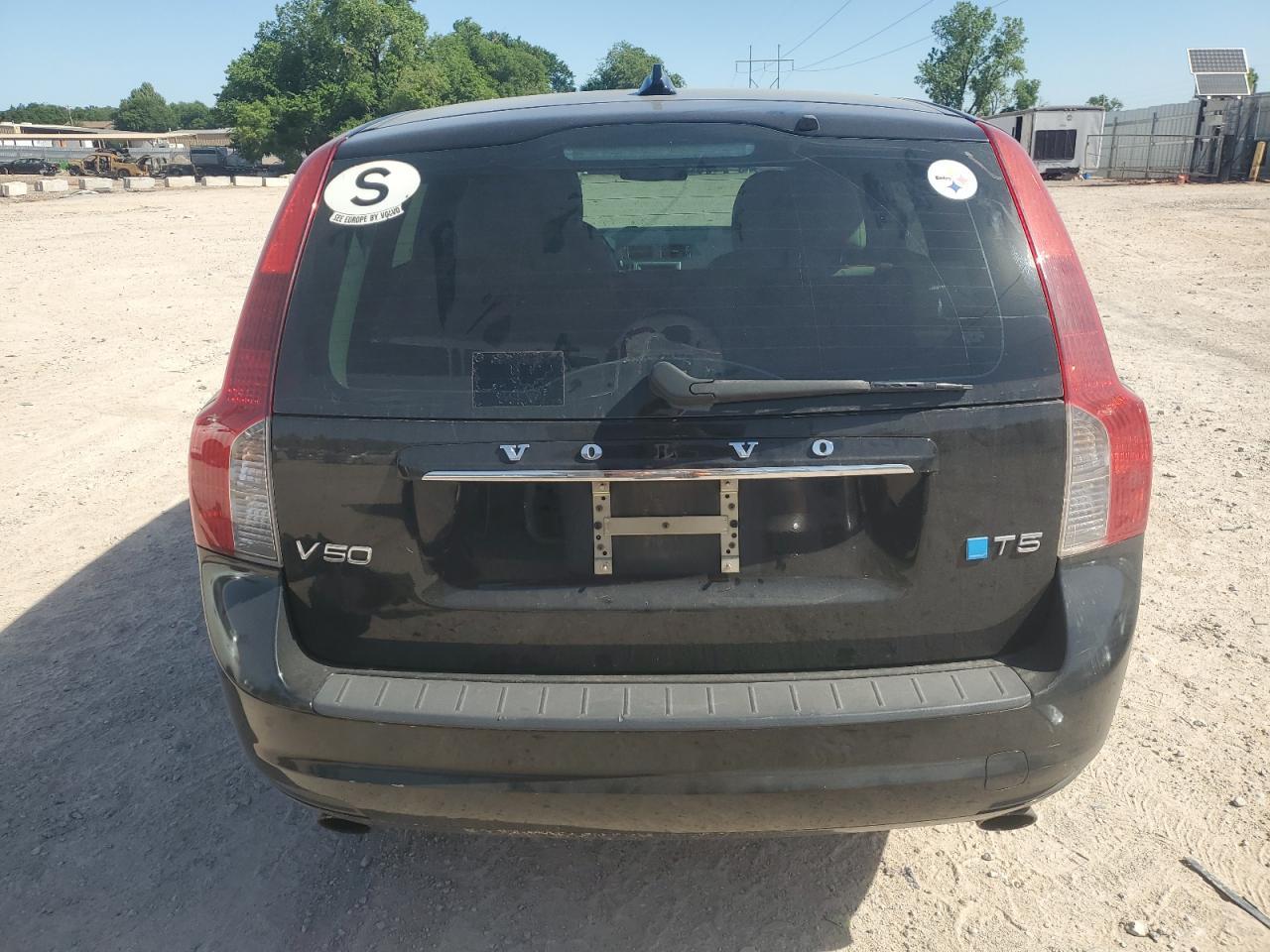2011 VOLVO V50