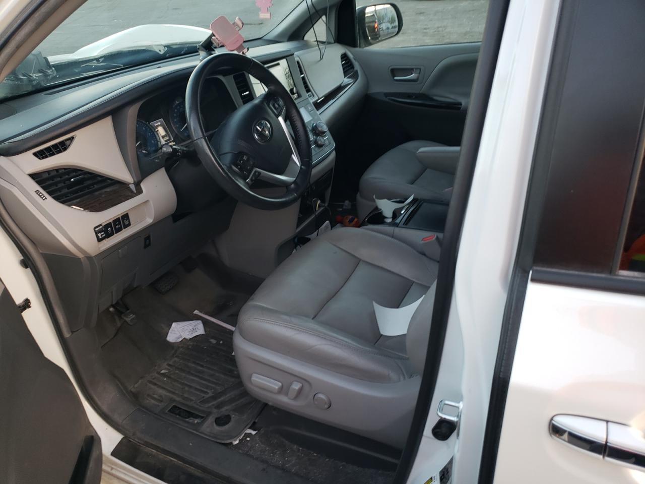 2017 TOYOTA SIENNA