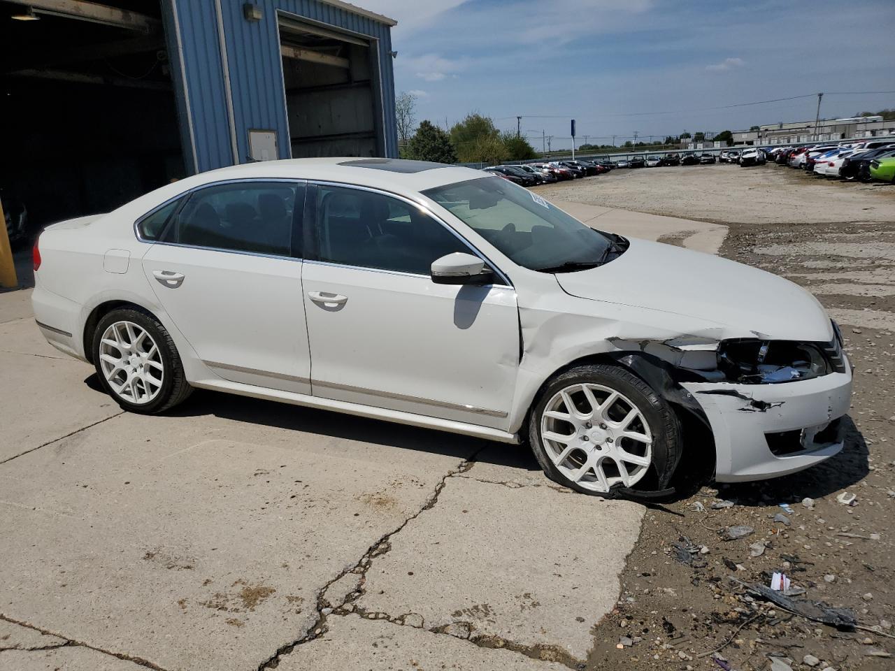 2014 VOLKSWAGEN Passat