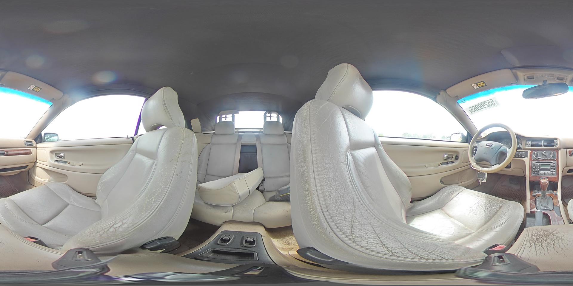 2004 VOLVO C70
