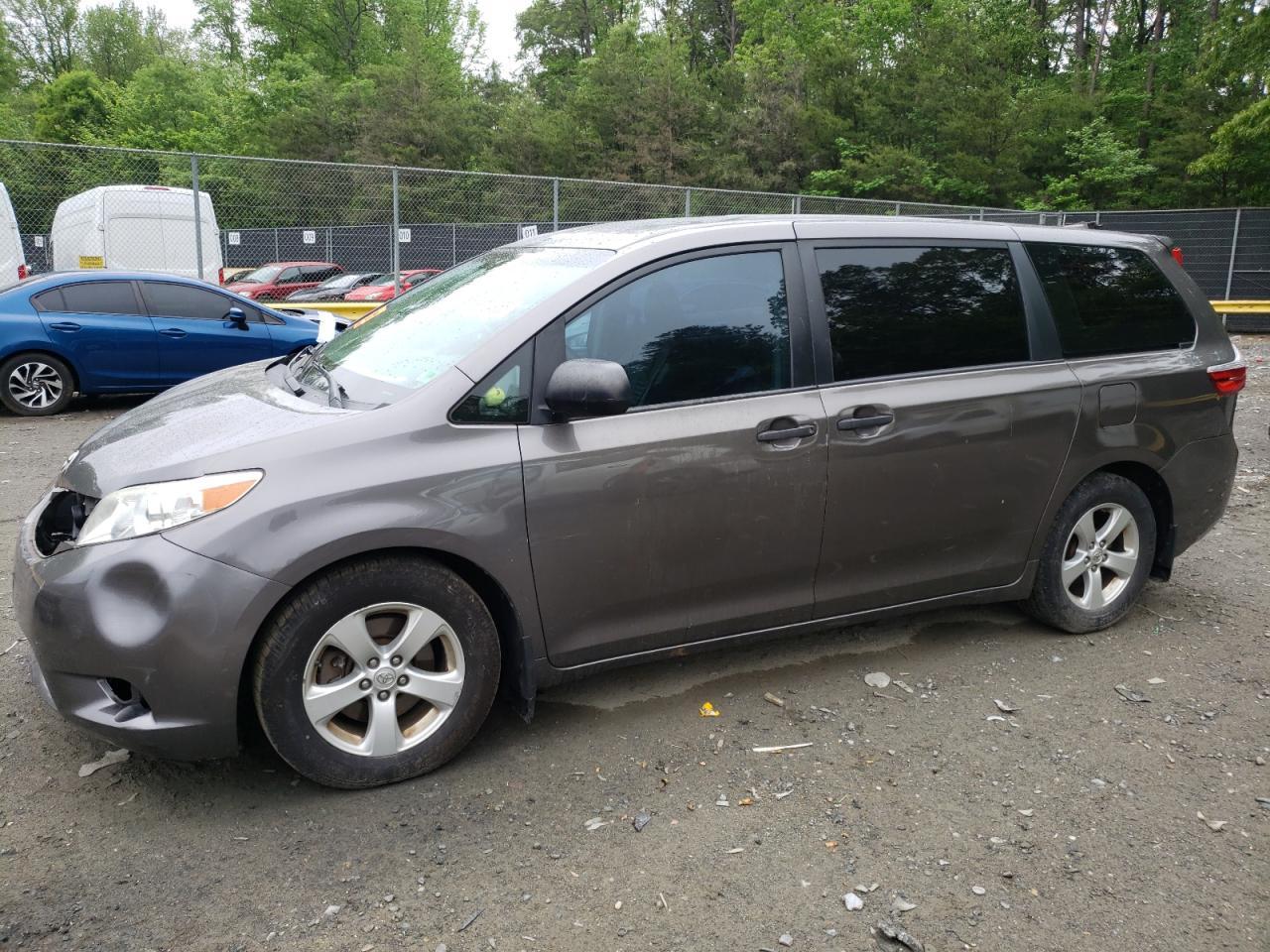2017 TOYOTA SIENNA