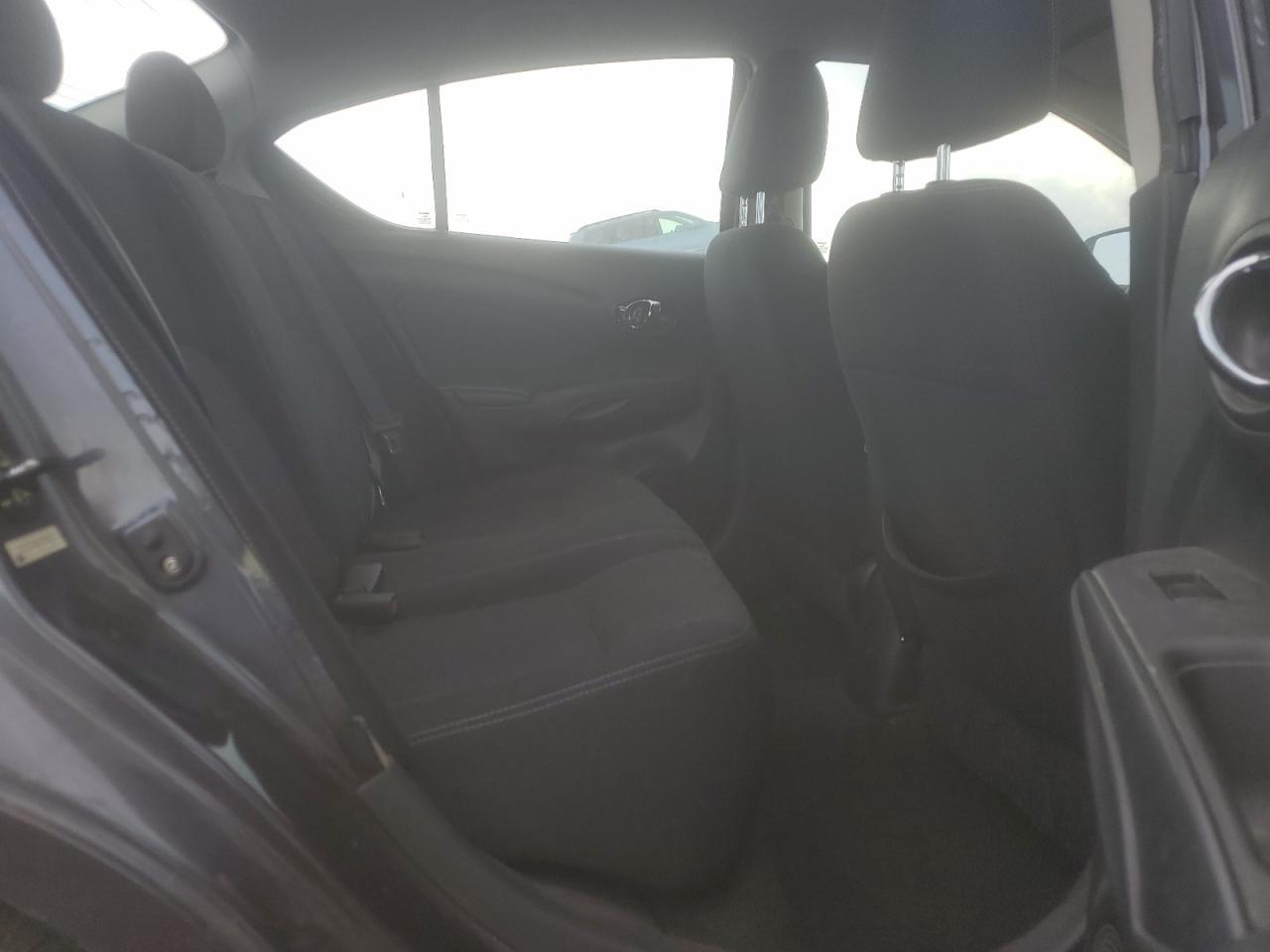 2015 NISSAN VERSA