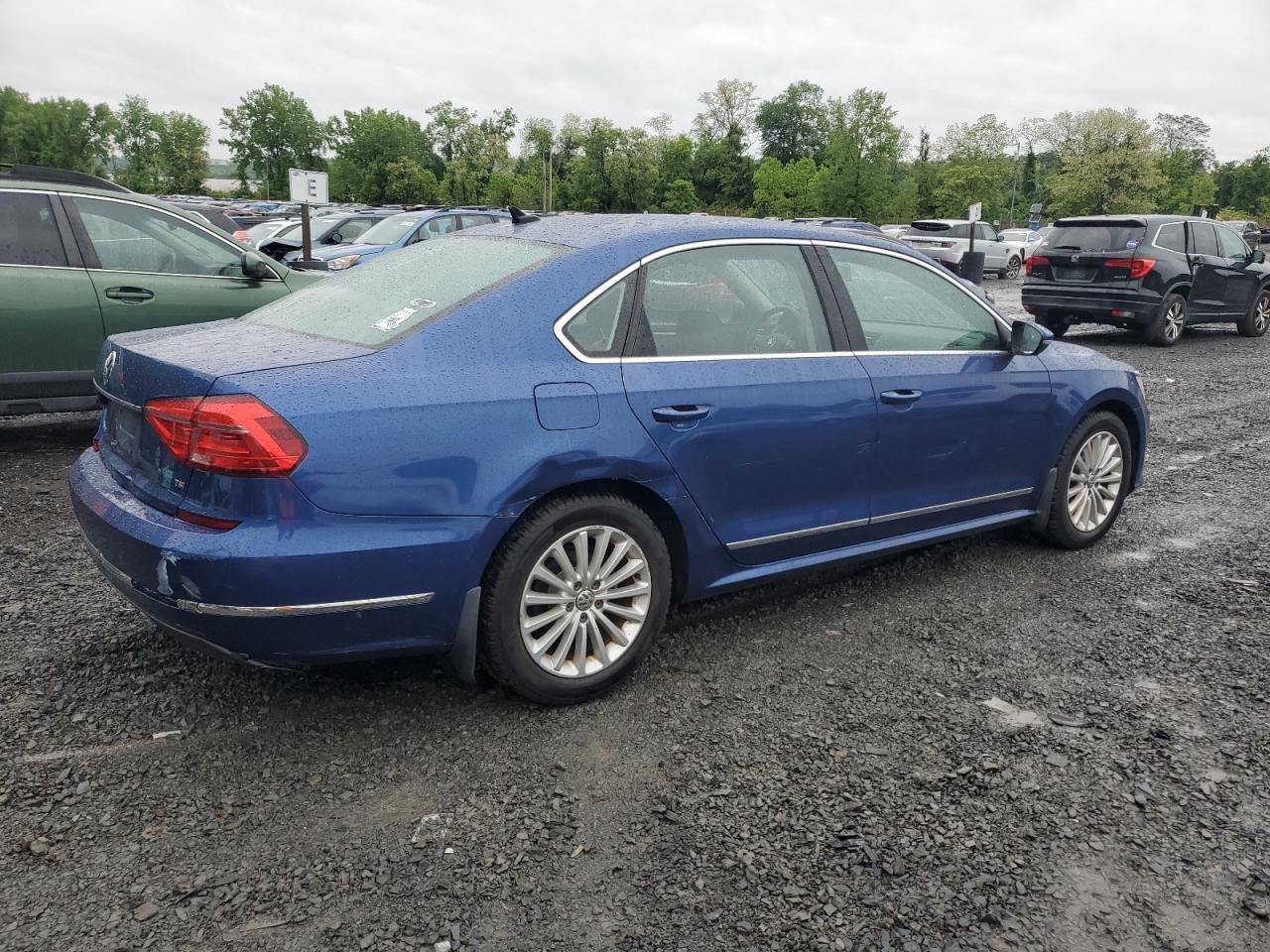 2016 VOLKSWAGEN Passat