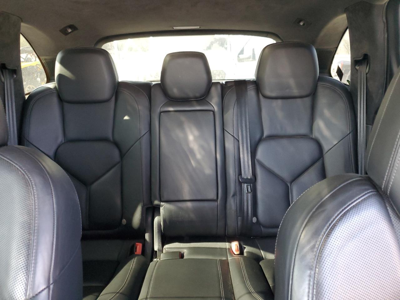 2012 PORSCHE CAYENNE