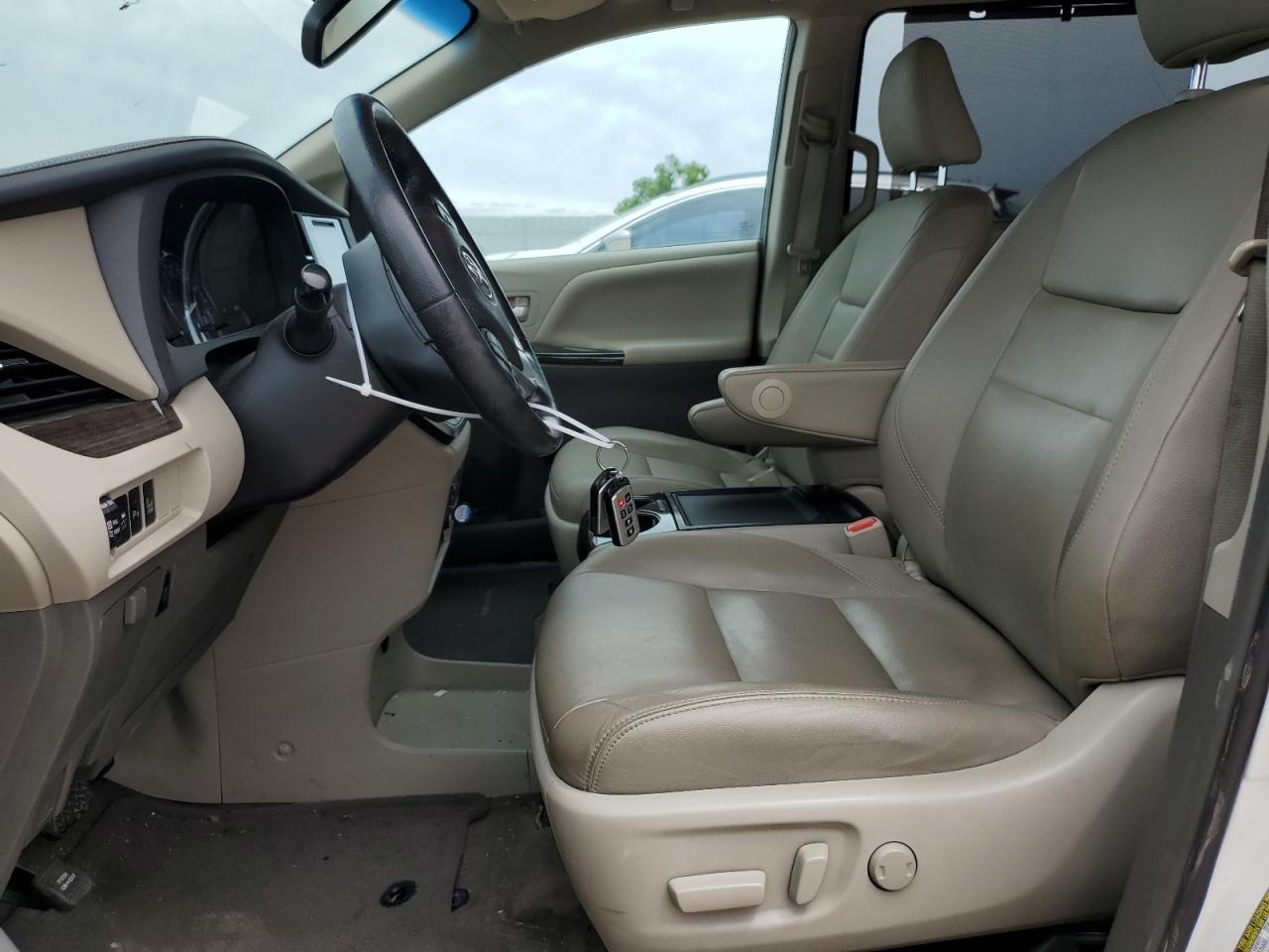 2015 TOYOTA SIENNA