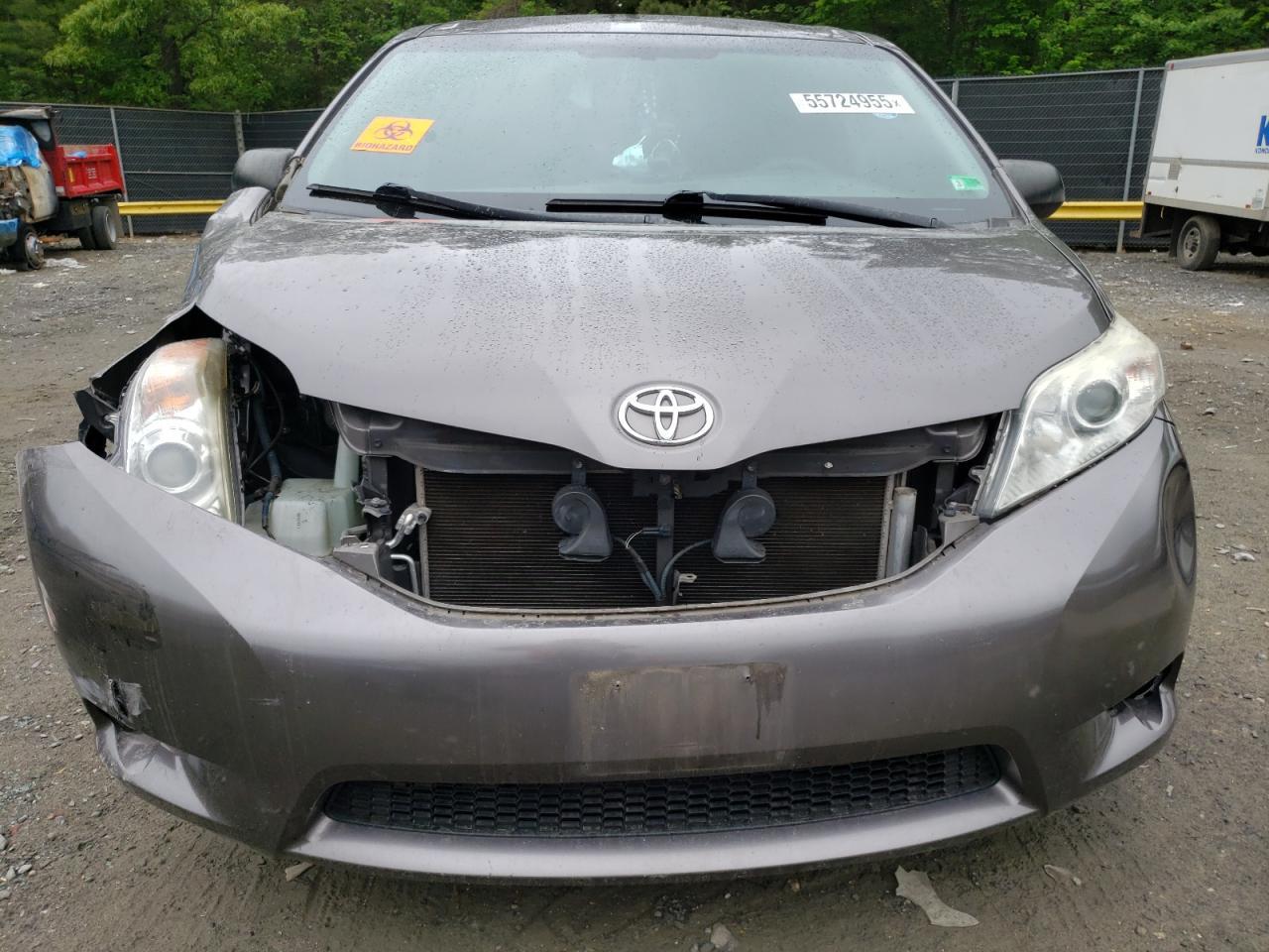 2017 TOYOTA SIENNA