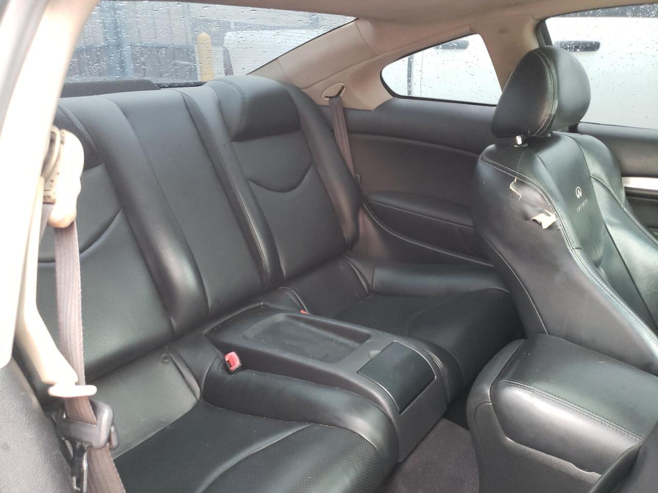 2011 INFINITI G37