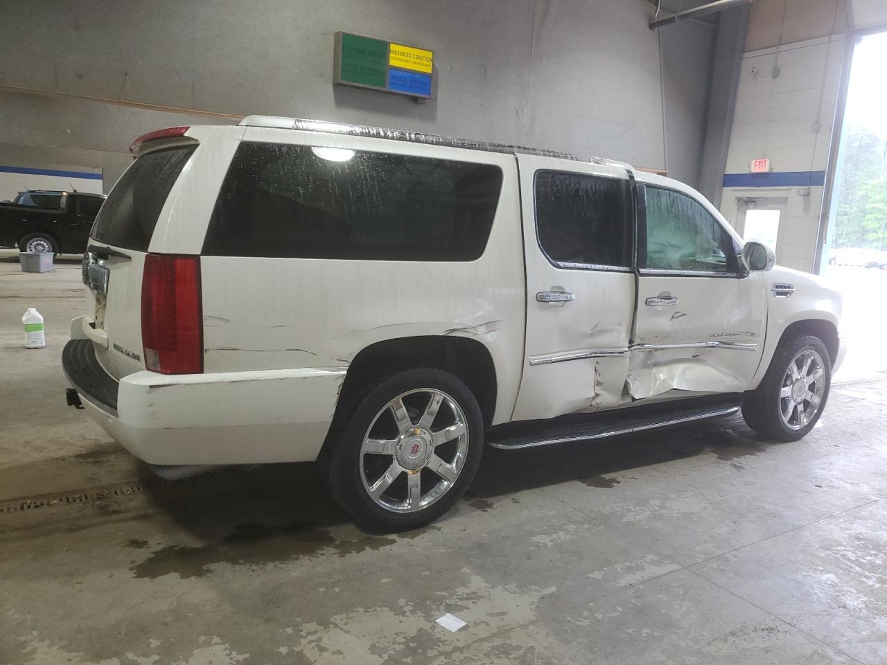 2010 CADILLAC ESCALADE