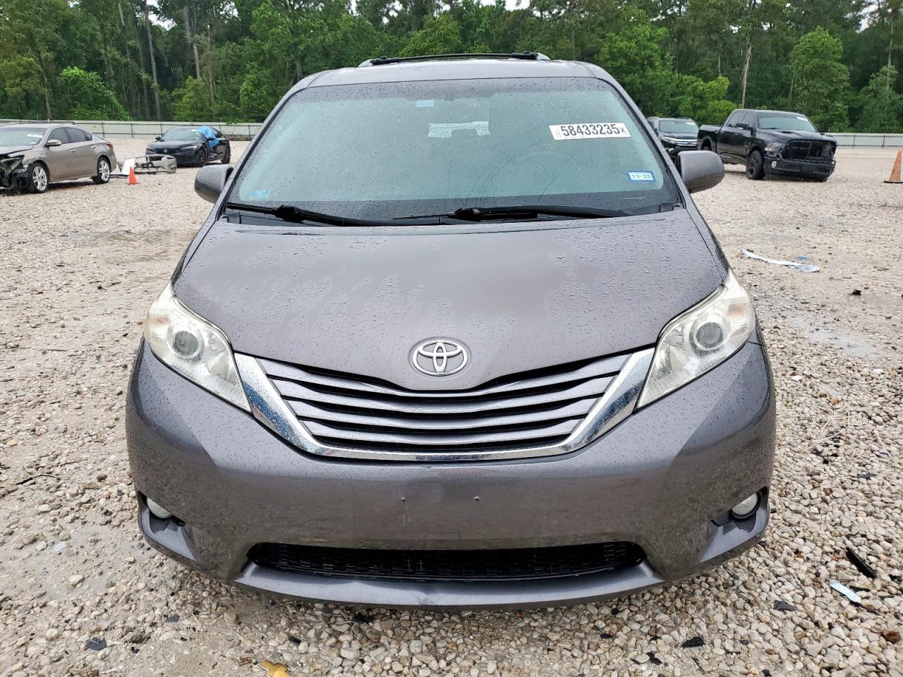 2016 TOYOTA SIENNA