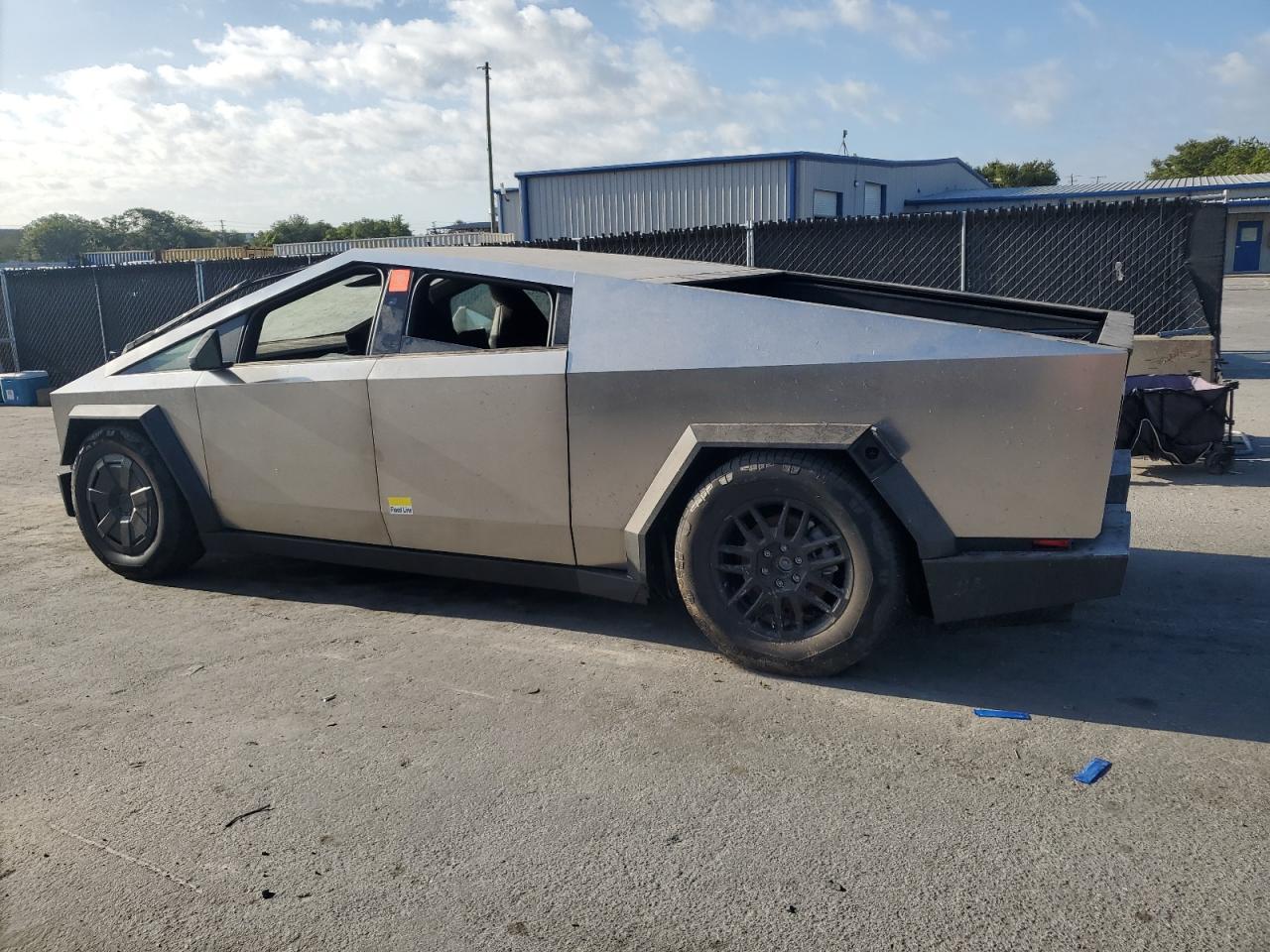 2025 TESLA Cybertruck