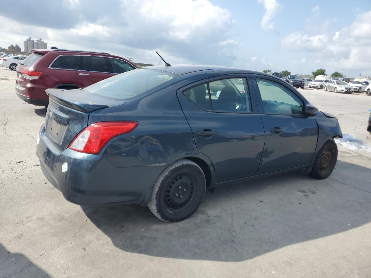 2017 NISSAN VERSA