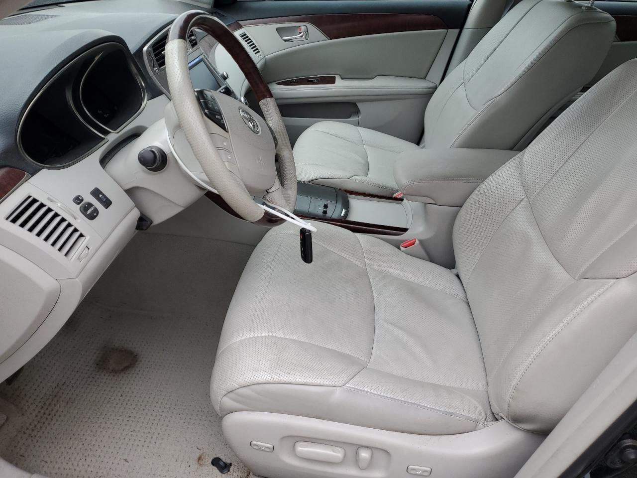 2011 TOYOTA Avalon