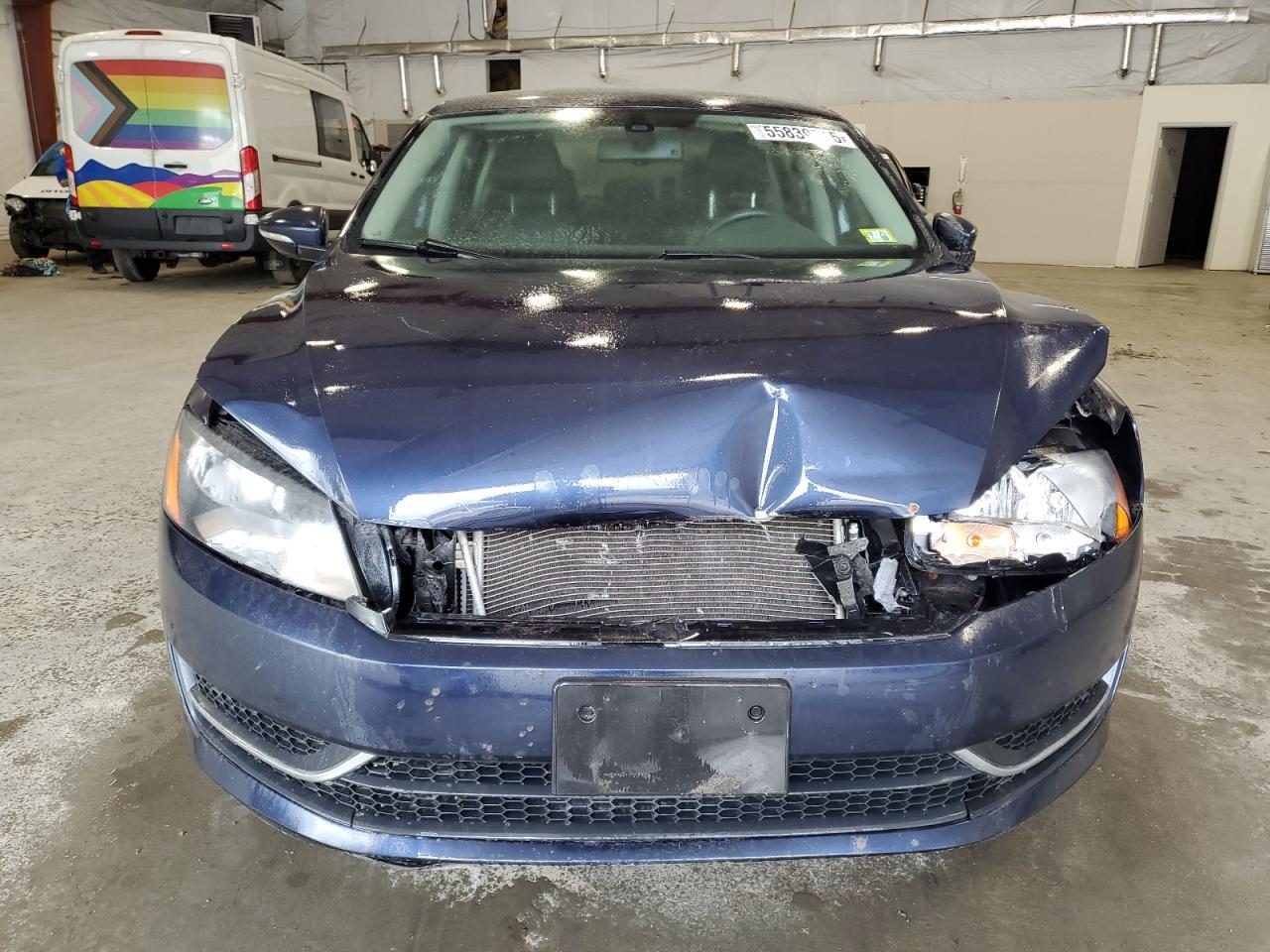 2012 VOLKSWAGEN Passat