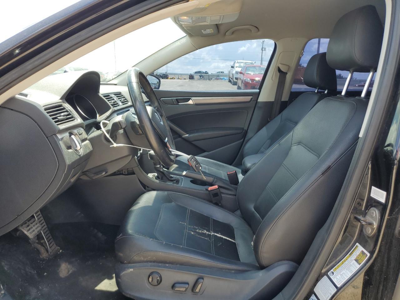 2016 VOLKSWAGEN Passat