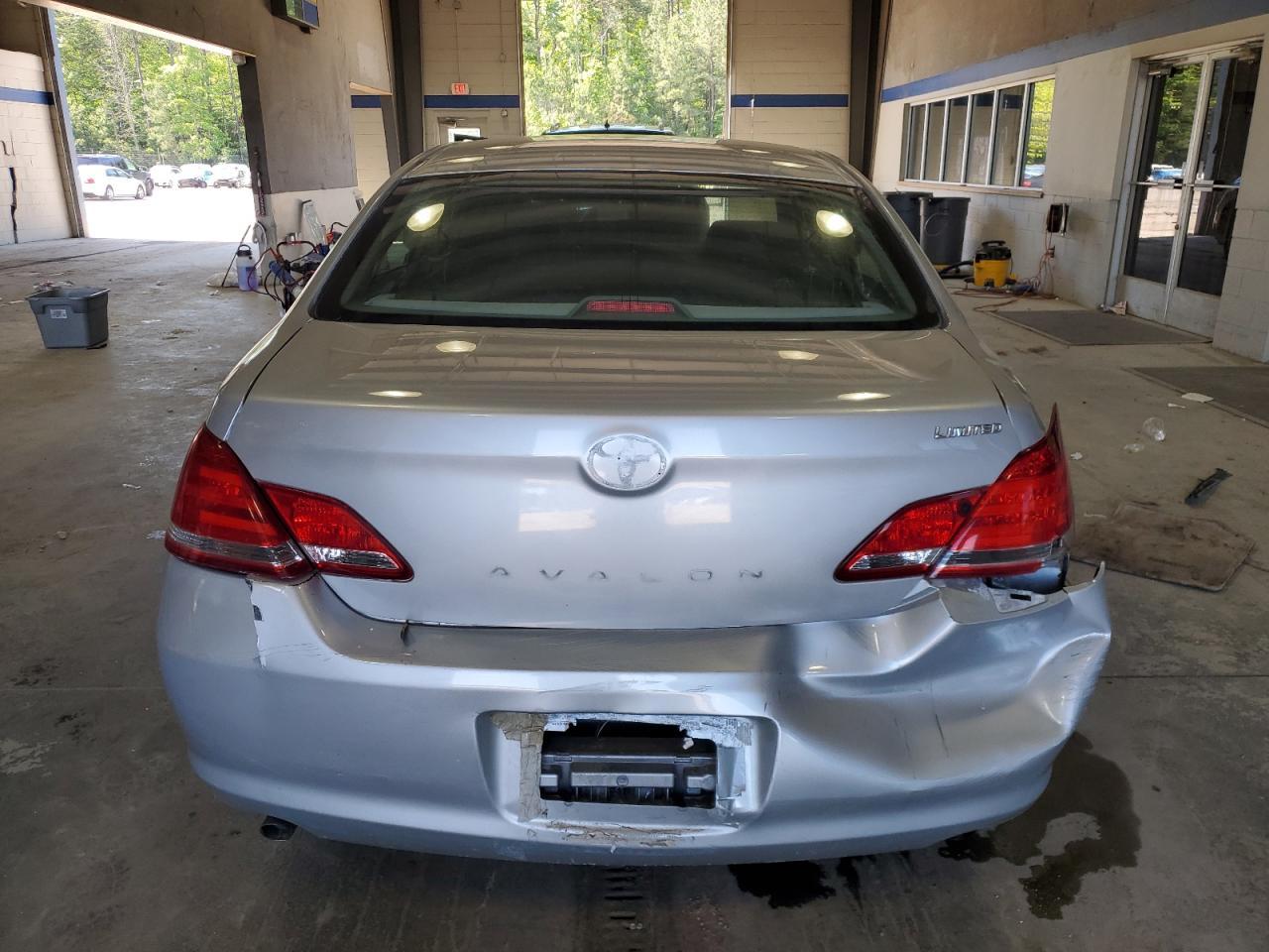 2006 TOYOTA Avalon