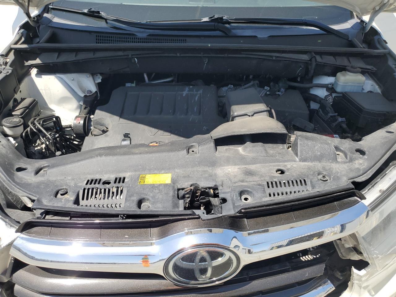 2016 TOYOTA HIGHLANDER
