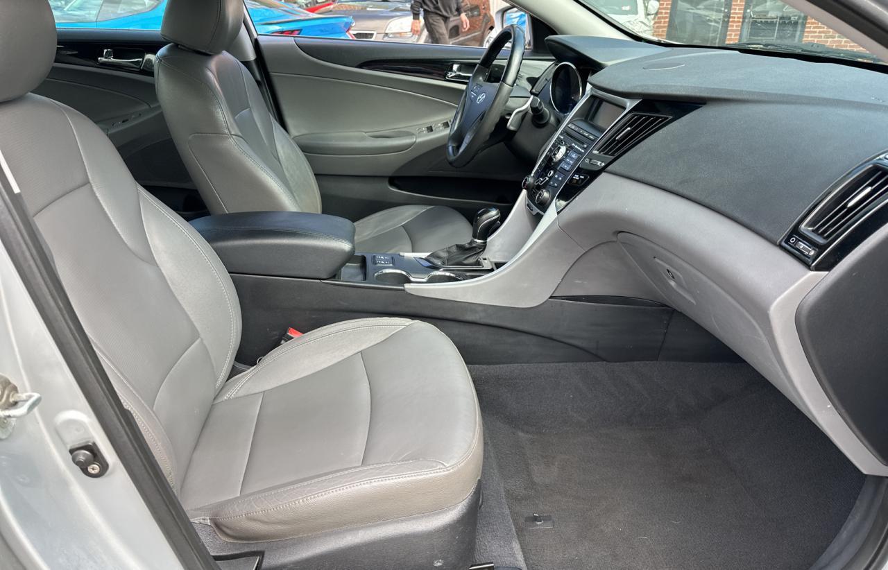 2011 HYUNDAI SONATA