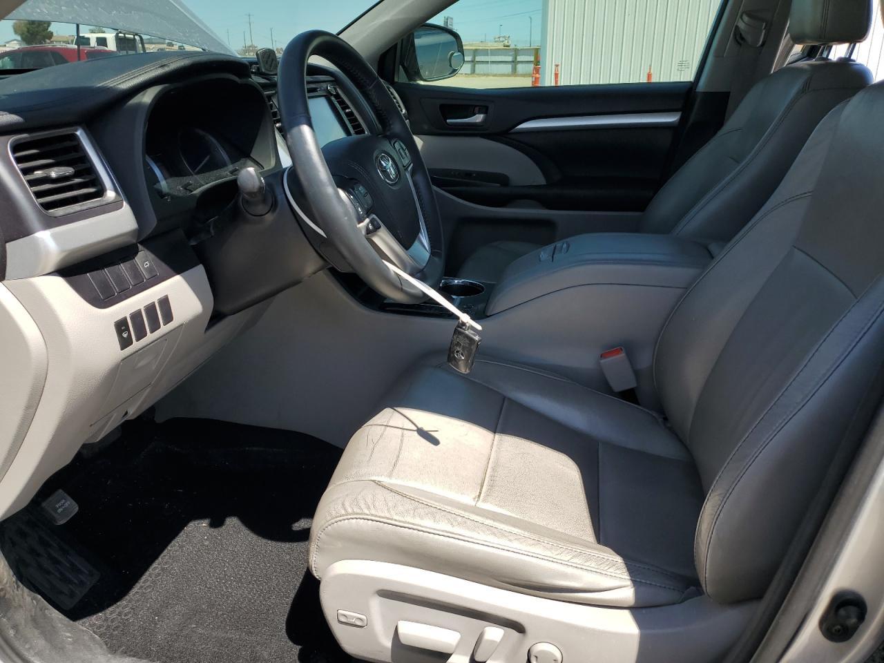 2016 TOYOTA HIGHLANDER