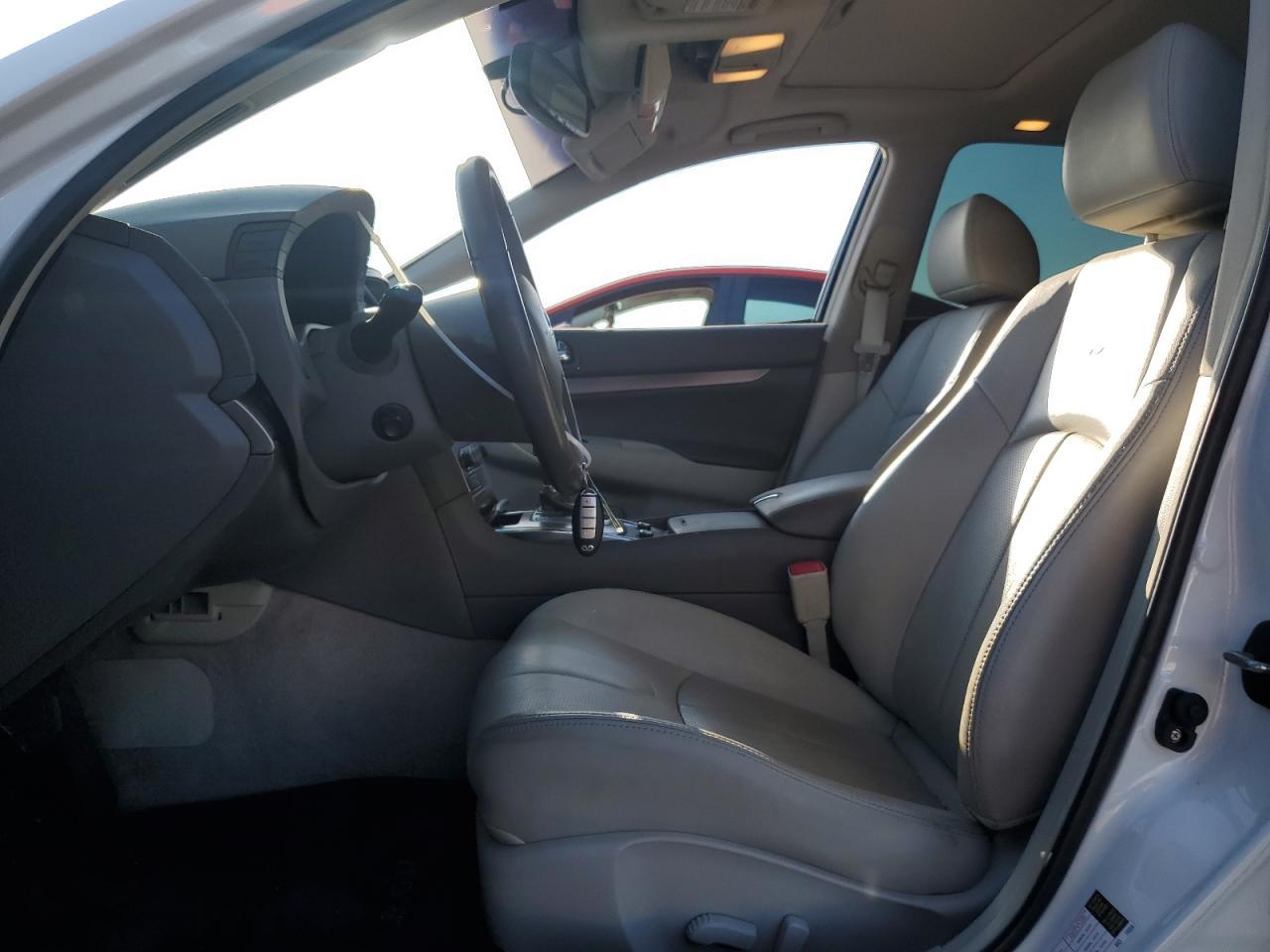 2013 INFINITI G37
