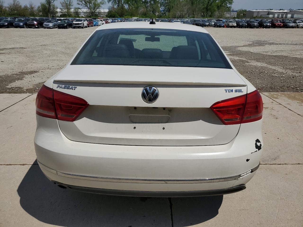 2014 VOLKSWAGEN Passat