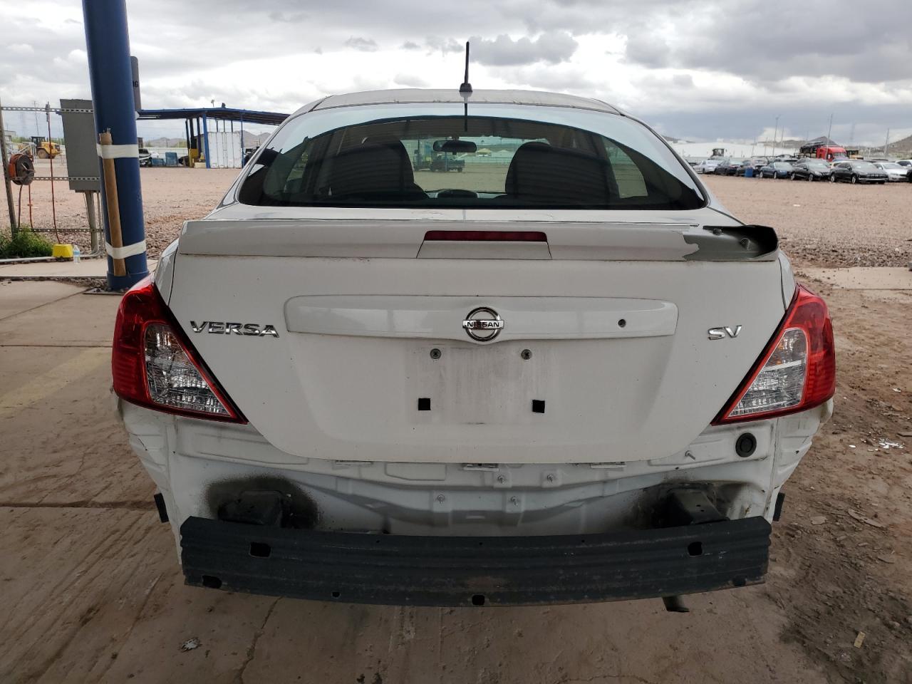 2017 NISSAN VERSA