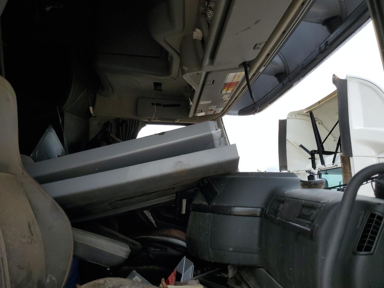 2022 VOLVO VNL