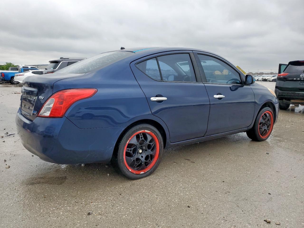 2012 NISSAN VERSA