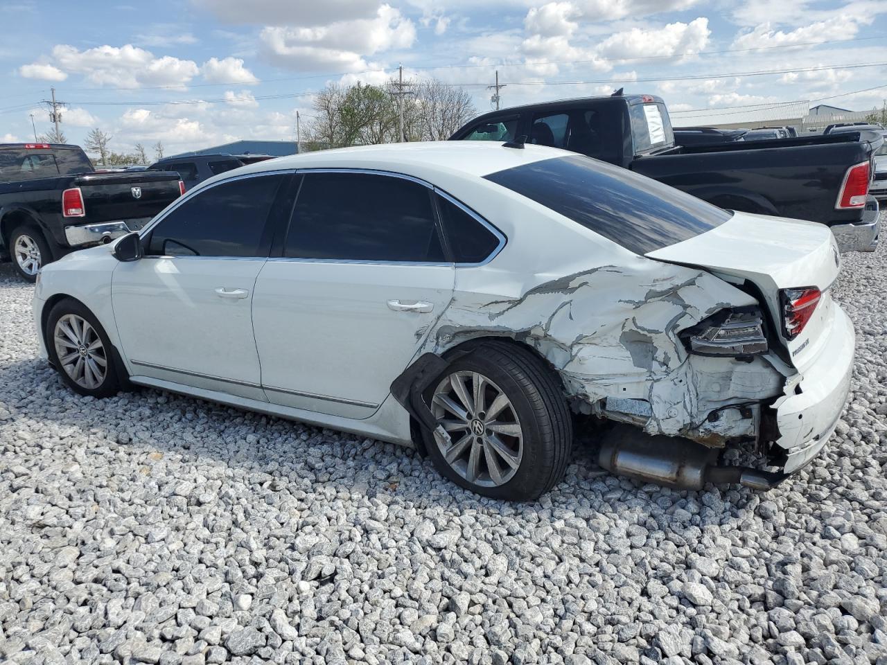 2017 VOLKSWAGEN Passat