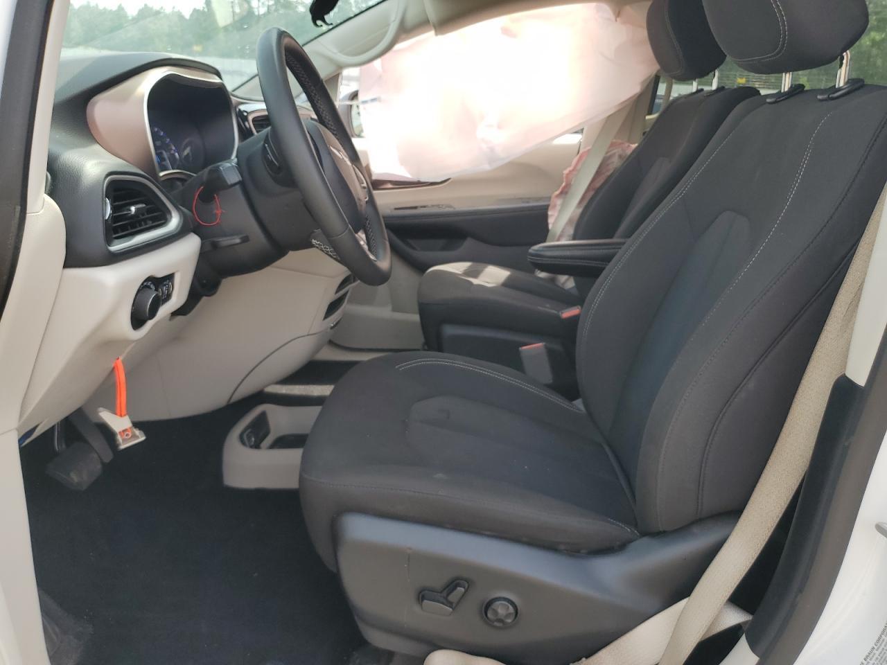 2023 CHRYSLER Voyager