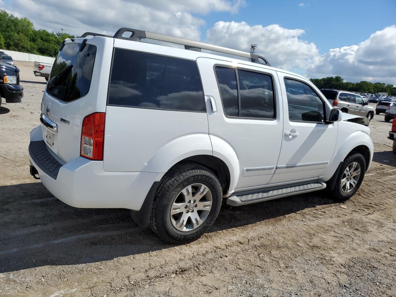 2011 NISSAN PATHFINDER