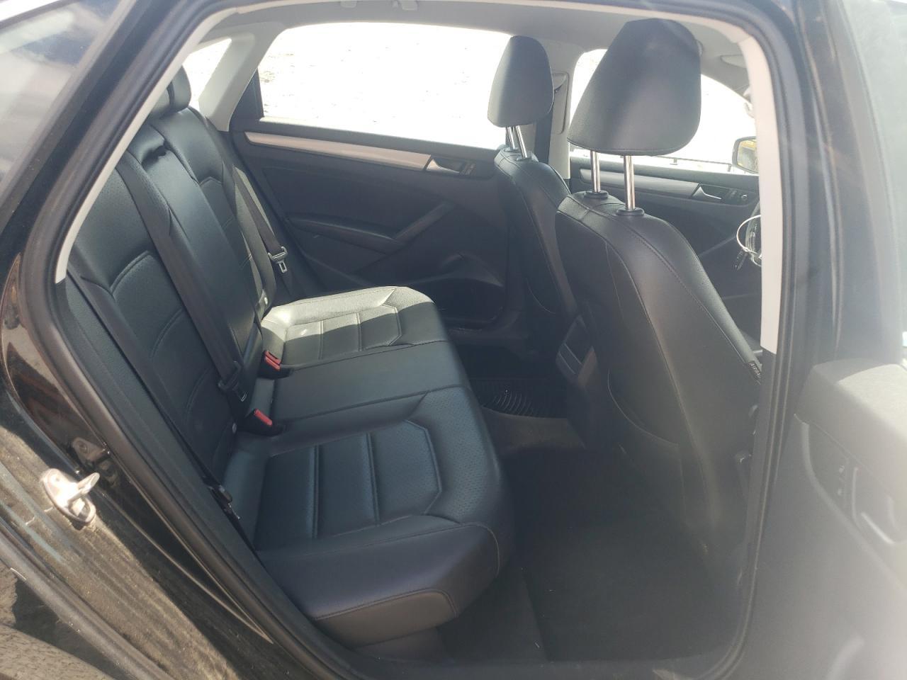 2015 VOLKSWAGEN Passat