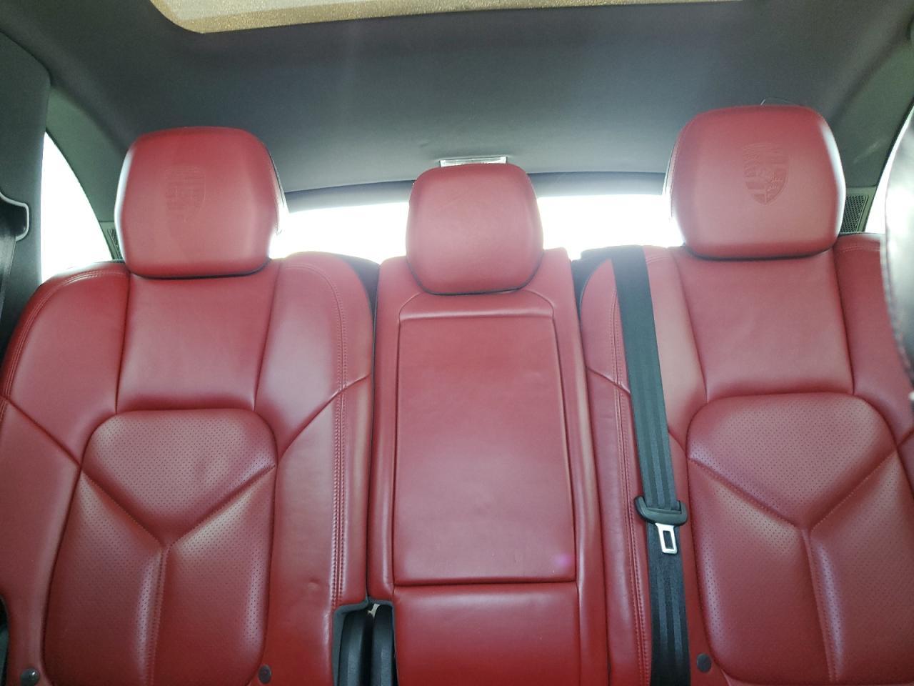 2017 PORSCHE CAYENNE