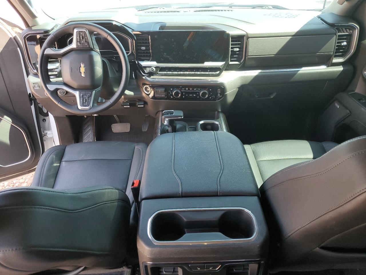 2024 CHEVROLET Silverado