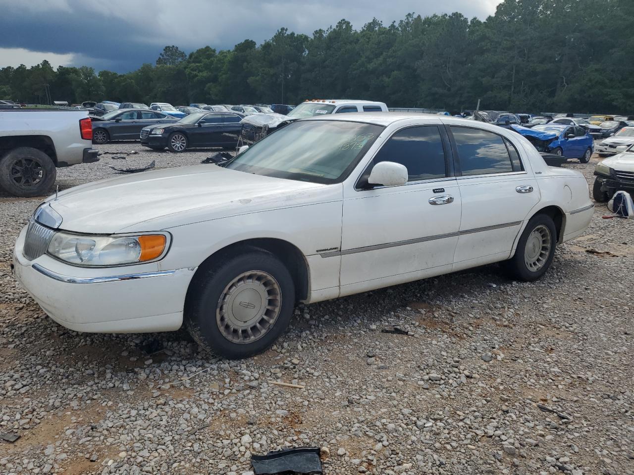 2002 LINCOLN Town Car