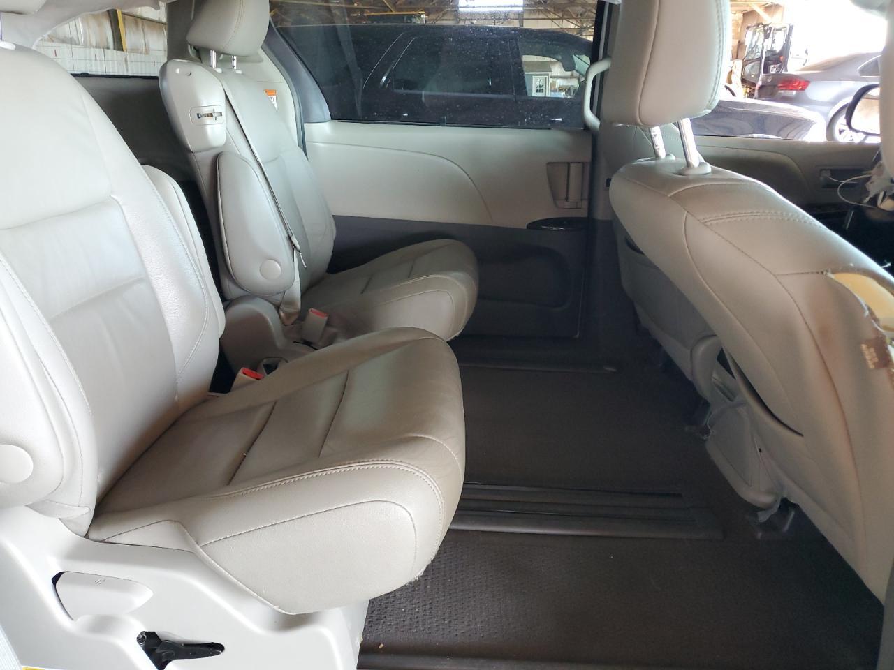 2017 TOYOTA SIENNA