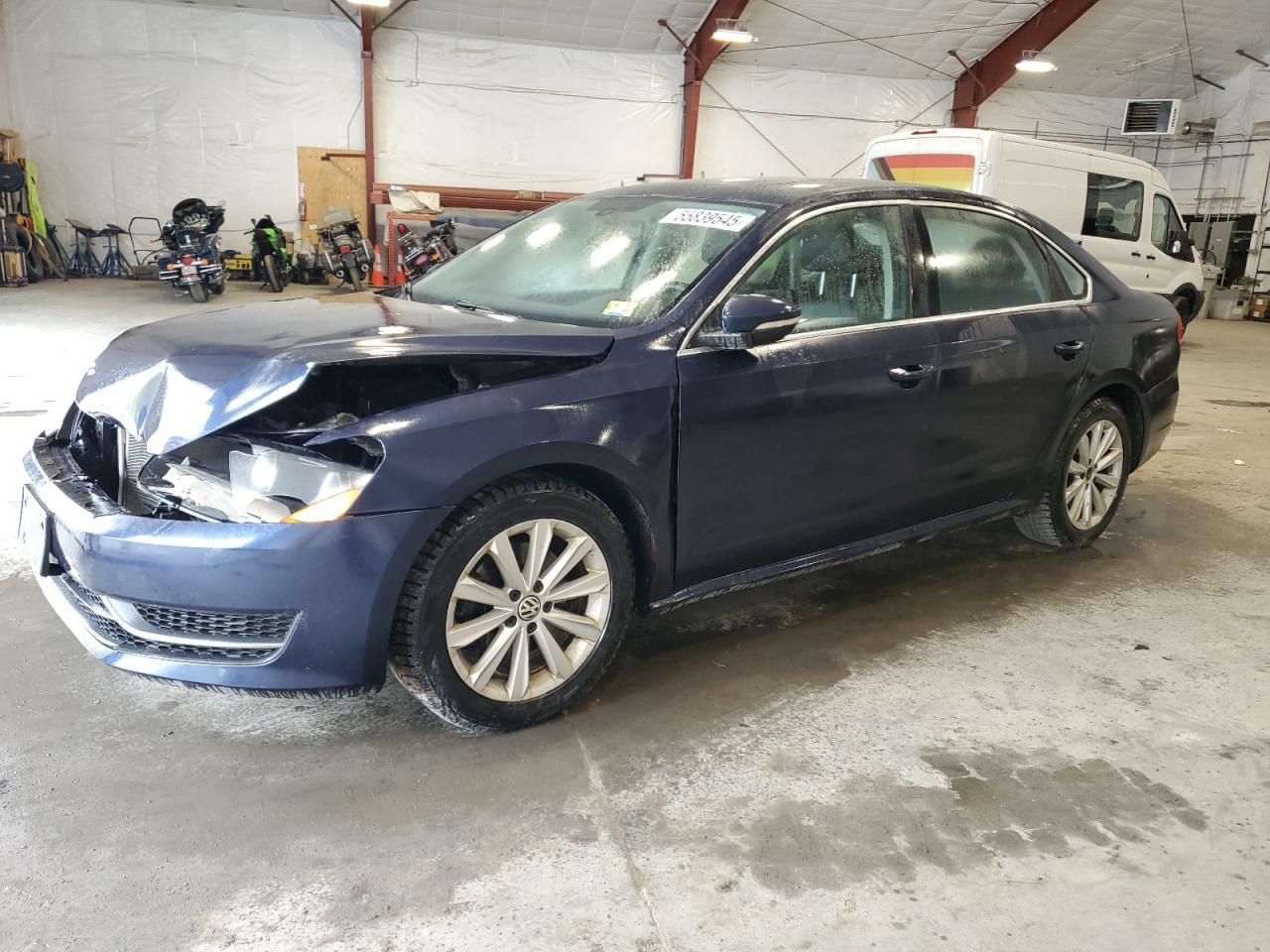 2012 VOLKSWAGEN Passat
