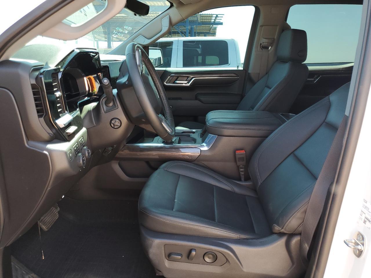 2024 CHEVROLET Silverado