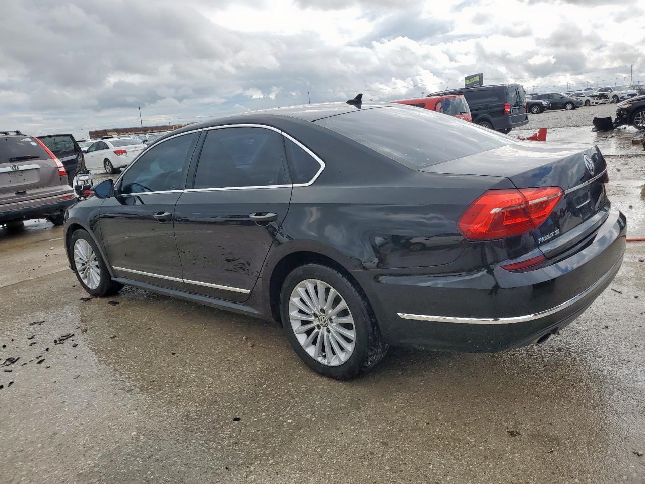 2016 VOLKSWAGEN Passat