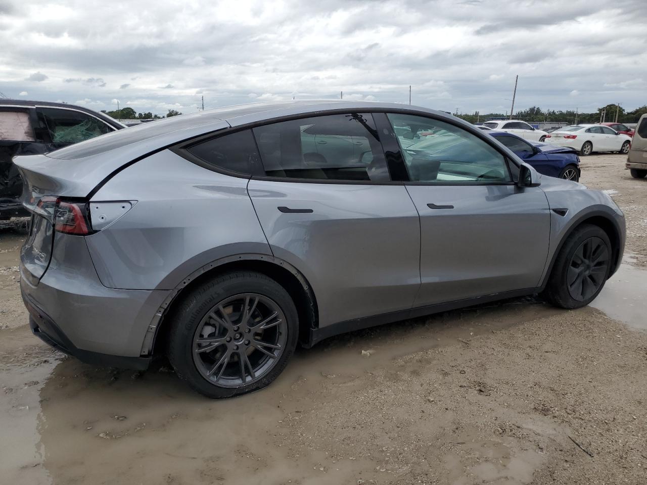 2024 TESLA MODEL Y