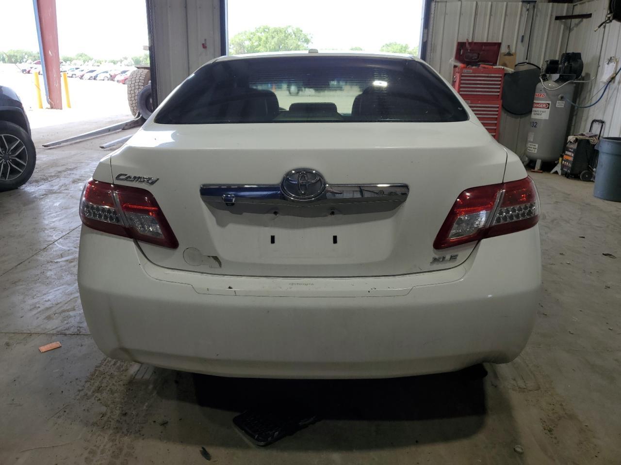 2011 TOYOTA CAMRY