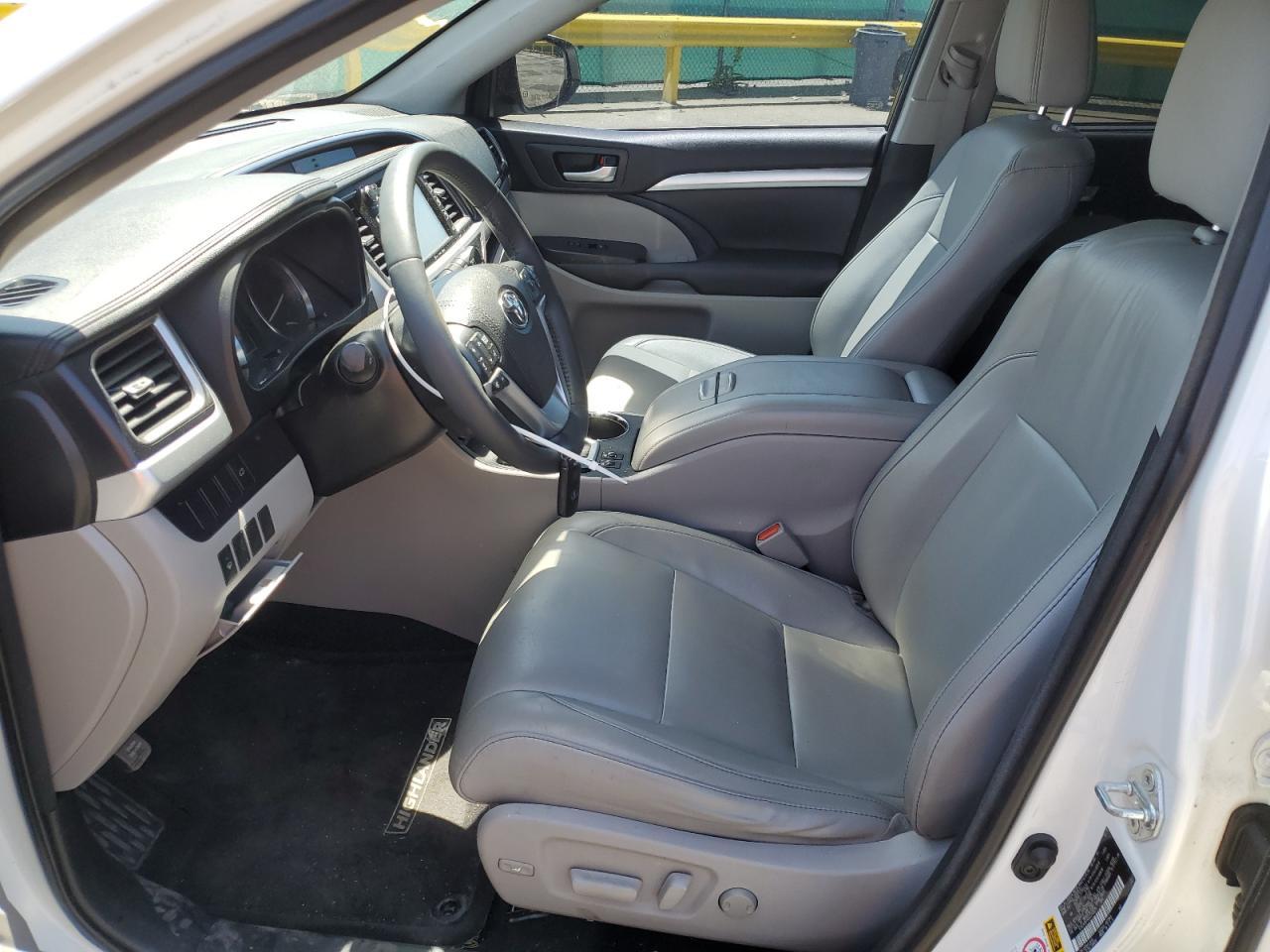 2016 TOYOTA HIGHLANDER