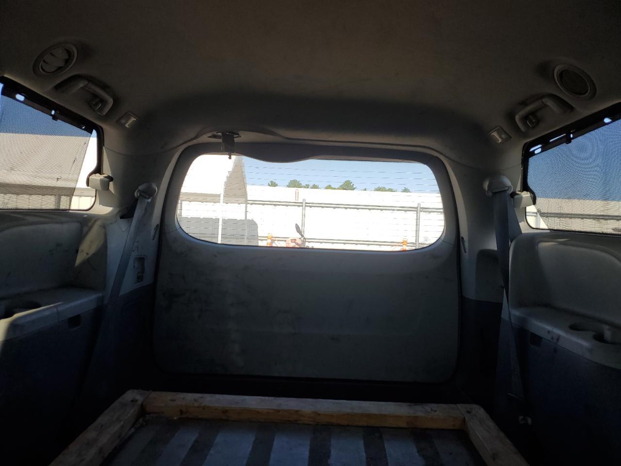 2011 TOYOTA SIENNA