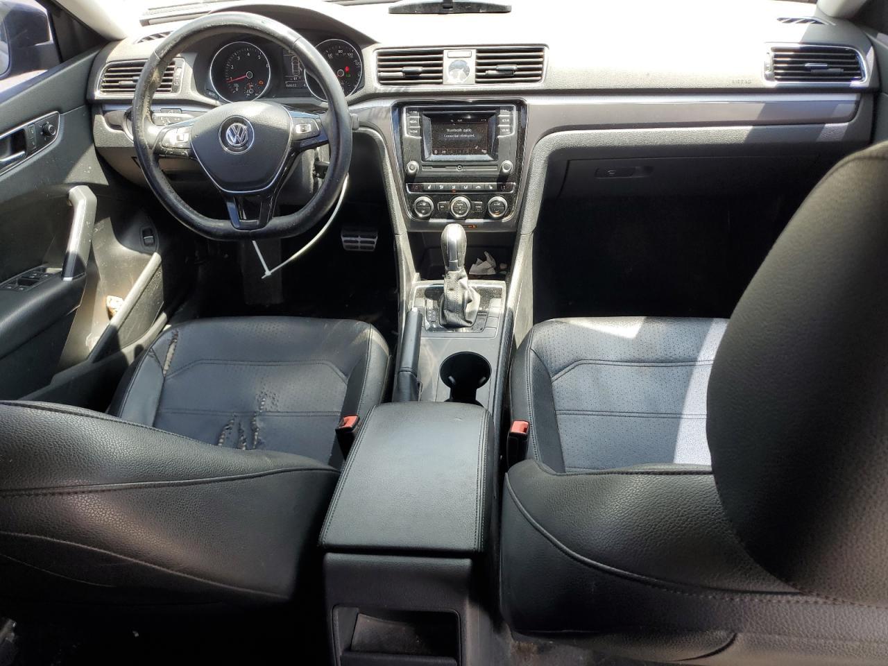 2016 VOLKSWAGEN Passat