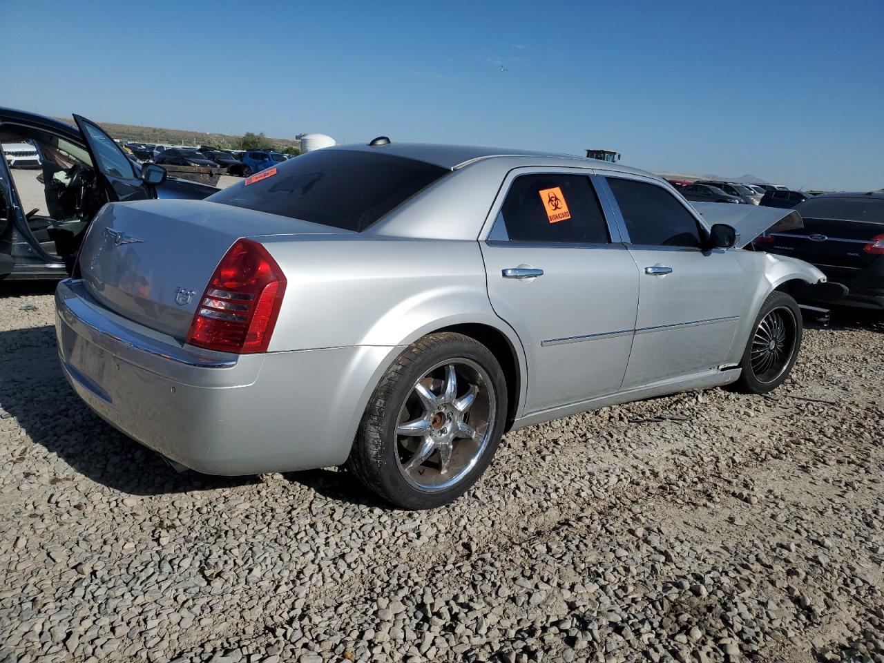 2005 CHRYSLER 300
