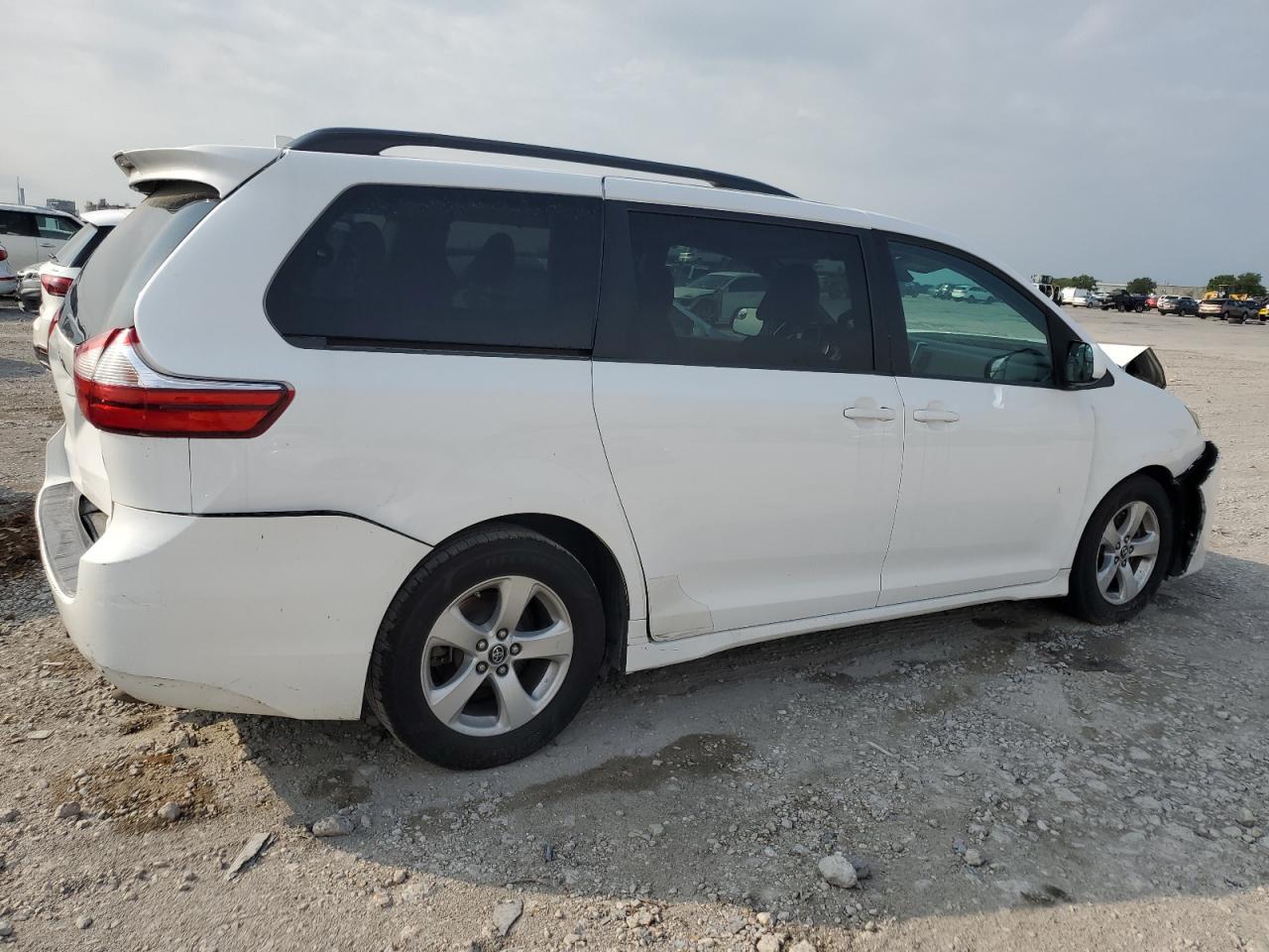 2018 TOYOTA SIENNA