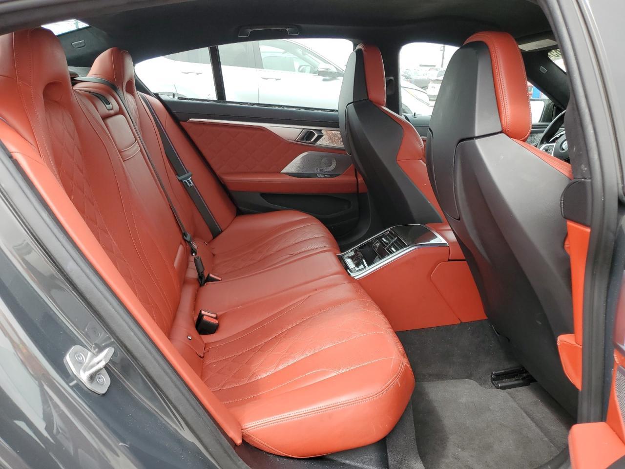 2022 BMW M8