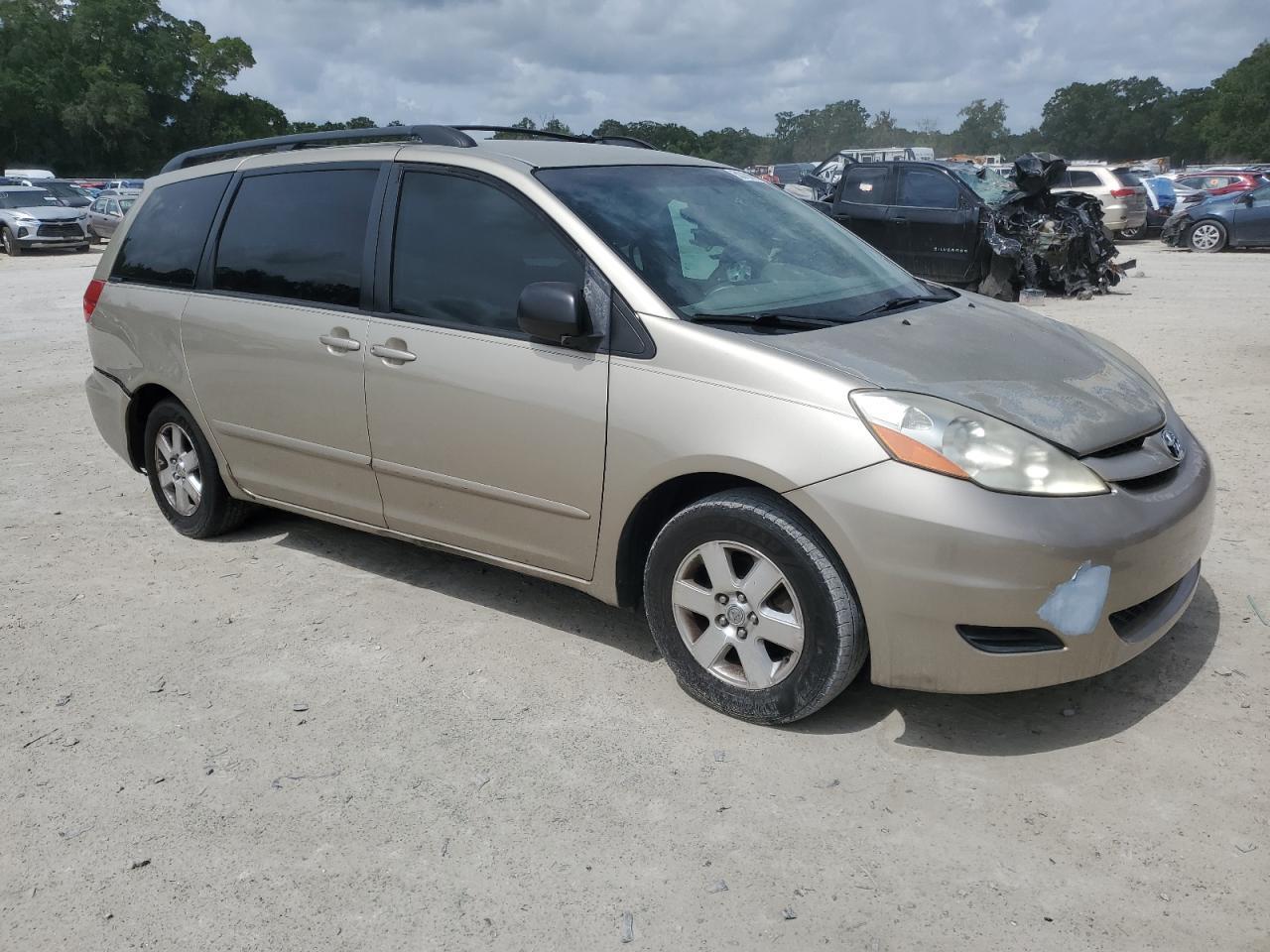 2009 TOYOTA SIENNA