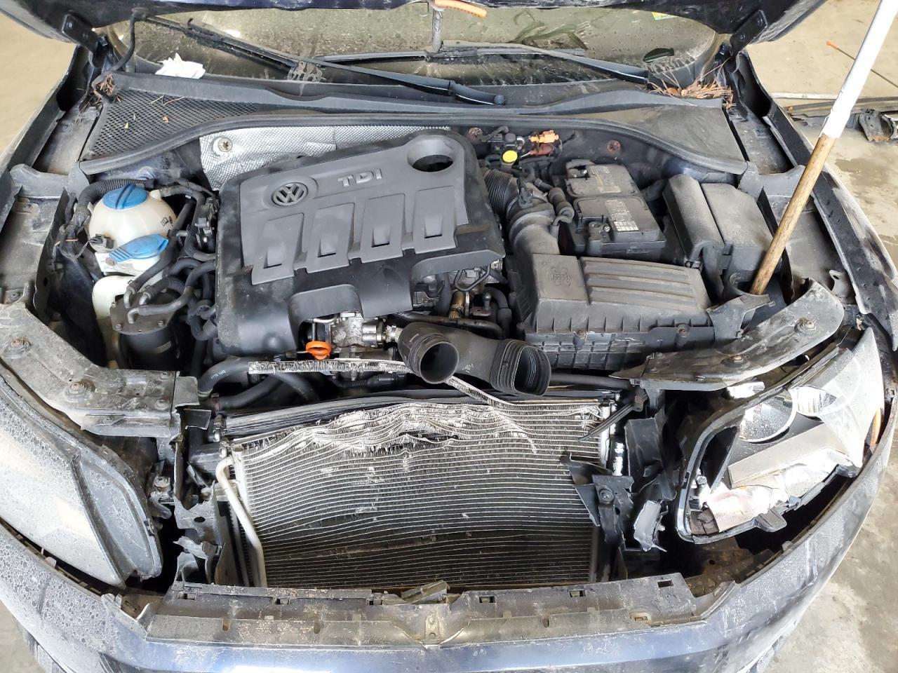 2012 VOLKSWAGEN Passat