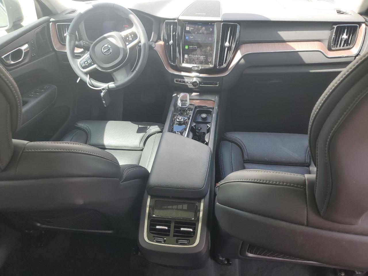 2023 VOLVO XC60